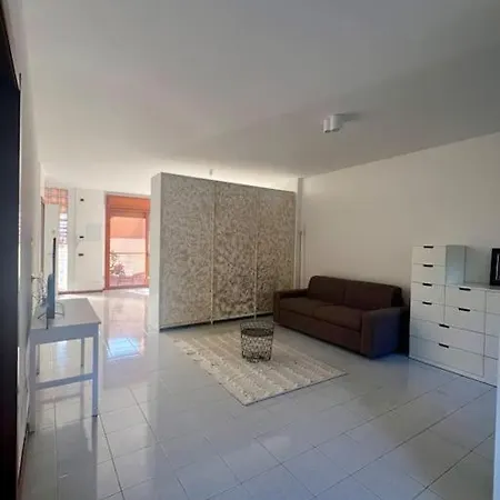 Open Space Flat Close To Metro Mm3 Apartment