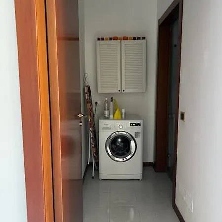 Open Space Flat Close To Metro Mm3 San Donato Milanese